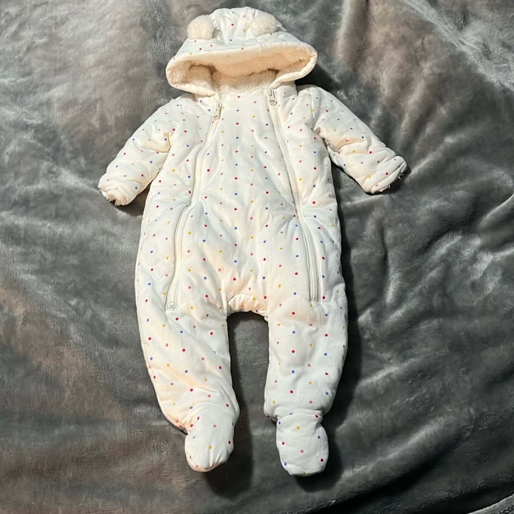 Gap Baby polka dot snowsuit hooded 3-6m